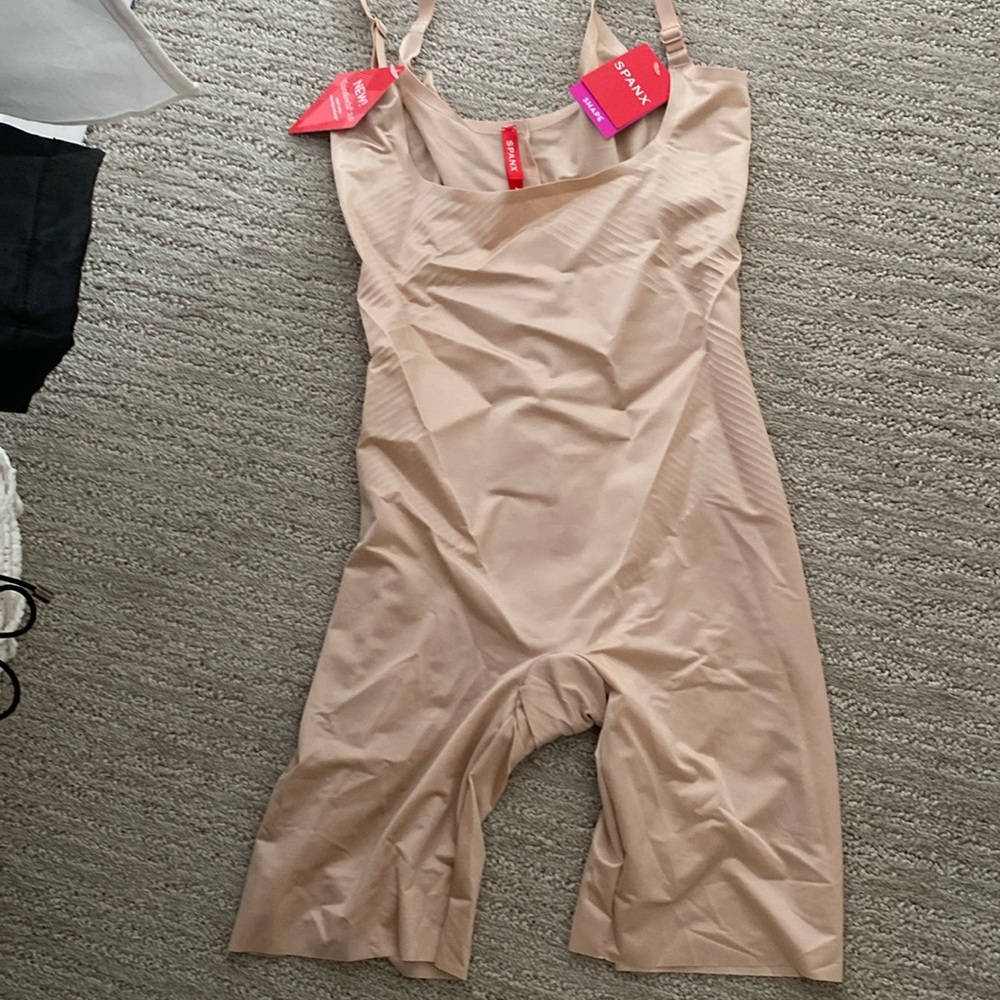 NWT Spanx printed power open bust mid thigh bodysuit beige